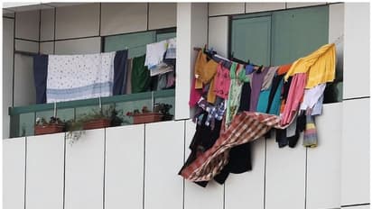 బాల్కనీలో బట్టలు ఆరబెడితే రూ.20 వేలు జరిమానా.. ఎక్కడంటే.. 