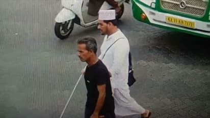 കോഴിക്കോട് അത്തർ വിൽപ്പനക്കാരനായ കാഴ്ച പരിമിതനെ കബളിപ്പിച്ച് പണവും മൊബൈൽ ഫോണും അത്തറും കവർന്നു