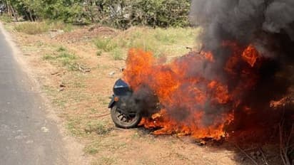 வண்டியா இது? கோபத்தில் ஓலா ஸ்கூட்டரை தீயிட்டு கொளுத்திய நபர்.. ஆம்பூரில் பரபரப்பு..!