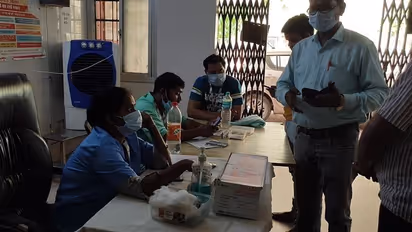 Ground Report: कोरोना संक्रमण को लेकर वाराणसी स्वास्थ्य महकमा सतर्क, युद्ध स्तर पर चल रहा अभियान