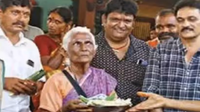 യാചിച്ച് കിട്ടിയ പണം, ഒരുലക്ഷം രൂപ ക്ഷേത്രത്തിൽ അന്നദാനം നടത്താൻ സംഭാവന ചെയ്ത് വൃദ്ധ