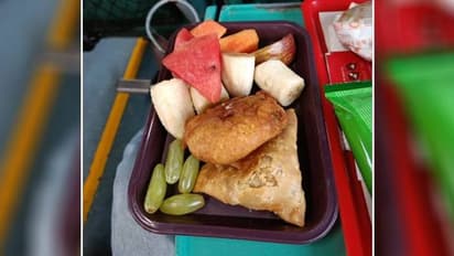 சதாப்தி ரெயிலில் இஃப்தார் சர்பிரைஸ்.. மகிழ்ச்சியில் டுவிட் போட்ட அக்தர் - பாராட்டு மழையில் ஐ.ஆர்.சி.டி.சி.