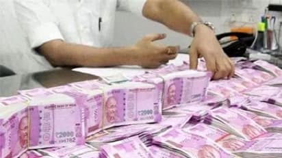 అనకాపల్లి : పట్టపగలు బ్యాంకులో దోపిడి.. తుపాకీతో బెదిరించి లూటీ