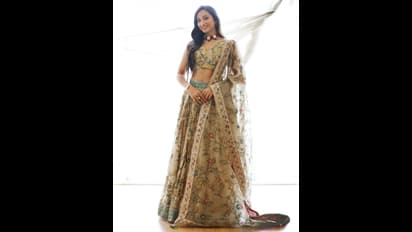 கேஜிஎஃப் நாயகியின் தாறுமாறு போட்டோ சூட்..டூ பீஸில் அலறவிடும் ஹாட் போஸ்..