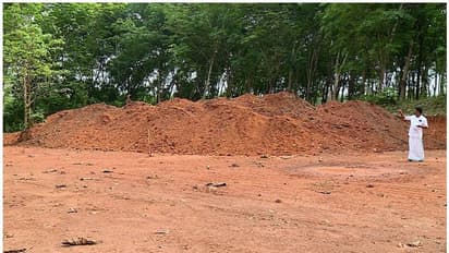 ലൈഫ് പദ്ധതിയില് വീട് വയ്ക്കാന് മണ്ണ് നീക്കി; മണ്ണുമാന്തി യന്ത്രം റവന്യൂവകുപ്പ് പിടിച്ചെടുത്തു, പിഴയിട്ടു