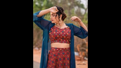 చేతులు పైకెత్తి కుర్రాళ్లని రెచ్చగొడుతూ `ఢీ` భామ కైపెక్కించే పోజులు.. ఆ విరహ వేదన చూడతరమా!