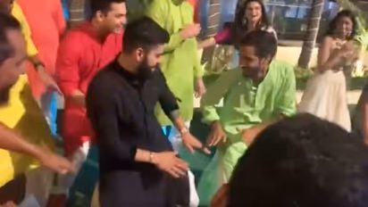 IPL 2022: RCB's Virat Kohli grooves to Samantha Ruth Prabhu’s 'Oo Antava'; video goes viral