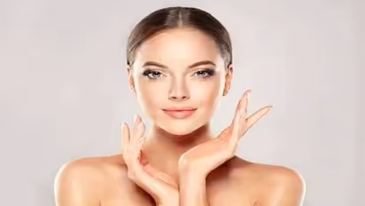 चेहरे पर नहीं दिखेगा बढ़ती उम्र का असर, एक्सपर्ट के बताए ये 5 ब्यूटी टिप्स को करें आज से फॉलो