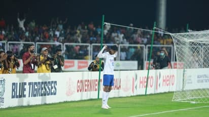 Santosh Trophy : റെക്കോർഡിടുമെന്ന് ചിന്തിച്ചിരുന്നോ, കോച്ച് പറഞ്ഞ രഹസ്യമെന്ത്? തുറന്നുപറഞ്ഞ് ജസിന്‍