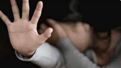 மாணவியை கேபினுக்கு அழைத்துச் சென்று அந்தரங்க உறுப்பில் கை வைத்து வக்கிரம்.. வகையா சிக்கிய பிரின்ஸ்பல்..