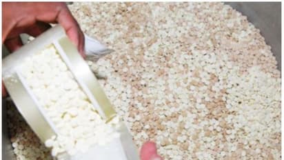 പ്ലാസ്റ്റിക് പ്ലേറ്റുകളില് ഒളിപ്പിച്ച് മയക്കുമരുന്ന്; പിടിച്ചെടുത്തത് രണ്ട് ലക്ഷത്തോളം ലഹരി ഗുളികകള്