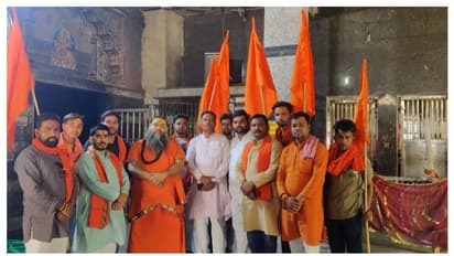 സ്റ്റേഷനിലെ 250 വർഷം പഴക്കമുള്ള ക്ഷേത്രം മാറ്റണമെന്ന റെയിൽവേ നോട്ടീസിന് പിന്നാലെ കൂട്ട ആത്മഹത്യാഭീഷണി