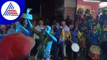 ಜೀವಂತ ಹಾವಿನೊಂದಿಗೆ ಮದುವೆ ದಿಬ್ಬಣ ಬಂದವರ ನಾಗಿಣಿ ಡಾನ್ಸ್ : ವಿಡಿಯೋ ವೈರಲ್‌