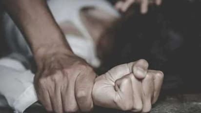 பணியில் சேர்ந்த முதல் நாள்.. தூக்கில் தொங்கிய நர்ஸ்... விரைந்து விசாரணையை தொடங்கிய போலீஸ்!