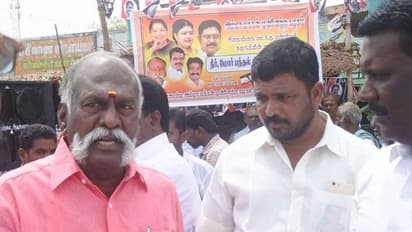 பாஜக பிரமுகர்களை தொடர்ந்து அமமுக முக்கிய நிர்வாகிகளை தட்டித்தூக்கிய இபிஎஸ்.. அதிர்ச்சியில் டிடிவி.தினகரன்.!