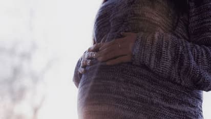 தனக்கு ஏற்ற ஜோடி நீ இல்லை.. ஆசிட்டில் எலி மருந்து கலந்து கர்ப்பிணி மனைவி கொலை.!