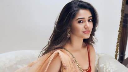 கார்த்தி படத்தில் குழந்தை நட்சத்திரமாக நடித்த நடிகையுடன் ரொமான்ஸ் பண்ணும் சூர்யா - வைரலாகும் புகைப்படம்