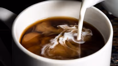 വിഷം കലര്ന്ന ചായ കുടിച്ച് ഒരു കുടുംബത്തിലെ മൂന്നു പേര്ക്കും അയല്വാസിക്കും ദാരുണാന്ത്യം