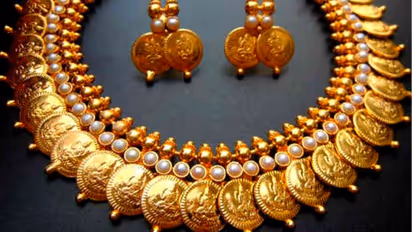 Gold price today : അക്ഷയ തൃതീയക്ക് മുൻപ് തന്നെ സ്വർണം വാങ്ങാം; റെക്കോർഡ് ഇടിവിൽ സ്വർണവില