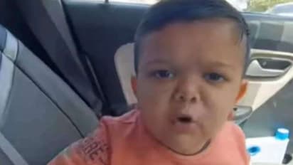 जूस पी रहे बेटे का पिता बना रहा था वीडियो, लॉजिक देकर मासूम ने लगाई जमकर डांट-हर पैरेट्स के लिए है यह वीडियो