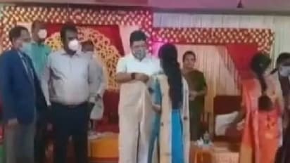 മെഡിക്കൽ കോളേജിൽ ഹിപ്പോക്രാറ്റിക് പ്രതിജ്ഞയ്ക്ക് പകരം ചരക് ശപഥ്,  ഡീനിനെ പുറത്താക്കി തമിഴ്നാട് സർക്കാർ