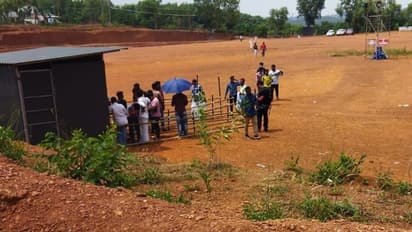 Santosh Trophy: കേരളം- ബംഗാള്‍ ഫൈനലിന്റെ ടിക്കറ്റ് വില്‍പ്പന നാല് മണിക്ക്; നട്ടുച്ചയിലും വരി നിന്ന് ആരാധകര്‍