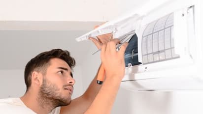 ஏசி சர்வீஸுக்கு அதிக பணம் செலவாகிறதா? வீட்டிலேயே பாதுகாப்பாக எப்படி சர்வீஸ் செய்யலாம்?