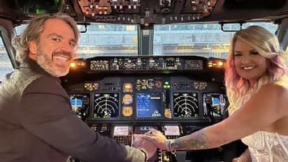 Wedding in Flight : 'സര്‍വം ശുഭം'; കമിതാക്കള്‍ക്ക് അപ്രതീക്ഷിതമായി ഫ്‌ളൈറ്റില്‍ വിവാഹം