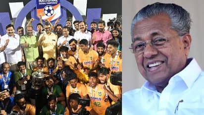 കളിക്കളത്തിലും കേരളം നമ്പ‍ര്‍ 1; സന്തോഷ് ട്രോഫി ജേതാക്കളെ അഭിനന്ദിച്ച് മുഖ്യമന്ത്രി, ആരാധകക്കടലിന് പ്രശംസ