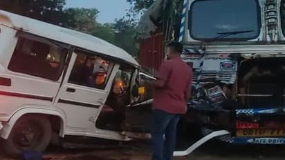 झारखंड में भयानक एक्सीडेंट : तिलक उत्सव से लौट रहे थे लोग, अगले ही पल जो हुआ वह रोंगटे खड़ा कर देने वाला