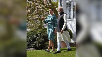 বন্ধুত্বের সৌজন্য, মোদীকে নিজের বাড়ি ঘুরিয়ে দেখালেন ডেনমার্কের প্রাইম মিনিস্টার