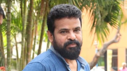 சுஹாசினி...  தமிழ், மலையாளம், கன்னடம் பேசுபவர்கள் எல்லாம் கெட்டவர்களா? இயக்குநர் அமீர் காட்டம். 