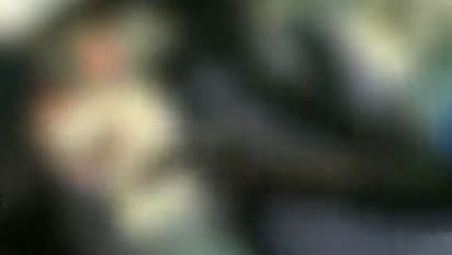 எங்ககிட்ட வச்சுக்கிட்டா பஸ் போகாது.. நடத்துனரை மிரட்டும் மாணவன்..!