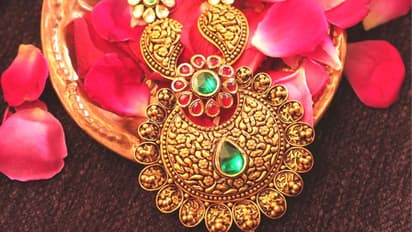 Gold Loan:  గోల్డ్ లోన్ కోసం వెతుకుతున్నారా...అయితే ఈ బ్యాంకుల్లో వడ్డీ చాలా తక్కువ...మీరు ఓలుక్కేయండి...