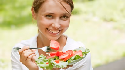 Summer food: गर्मियों में रहना चाहते है एनर्जेटिक, तो अपनी डाइट में शामिल करें ये 5 समर फ्रेश फूड