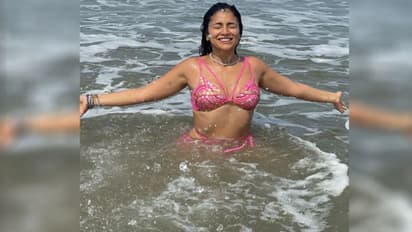 RRR एक्ट्रेस श्रिया सरन बिकिनी में बेटी संग की मस्ती, गोवा बीच से वायरल हो रही तस्वीरें