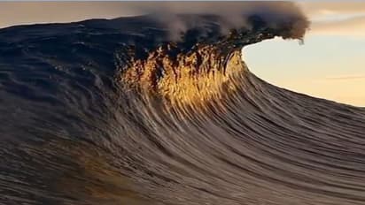 മഴക്കൊപ്പം ശക്തമായ തിരമാലകൾക്കും സാധ്യത, അടുത്ത 5 ദിവസം കടലിൽ പോകരുത്; മൽസ്യത്തൊഴിലാളികൾക്ക് ജാഗ്രതാ നിർദ്ദേശം
