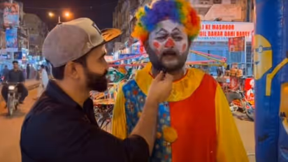 पाकिस्तानी ब्लॉगर की फरमाइश पर आरिफ खान ने सोनू निगम का सुनाया शानदार गाना, यूजर्स बोले- जोकर ने दिल जीत लिया