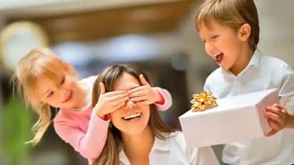 Mothers Day 2022: मई के दूसरे संडे को ही क्यों मनाते हैं मदर्स डे, 114 साल पहले ऐसे हुई शुरुआत