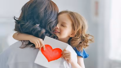 Mother's Day 2022: இந்த அன்னையர் தினத்துக்கு உங்க அம்மாவுக்கு இப்படி வாழ்த்து சொல்லி அசத்துங்க !!