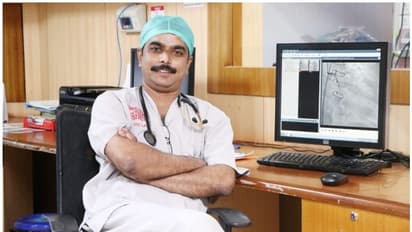 'വലതുകൈ ഉയർത്തി, മുഷ്ടി ചുരുട്ടി, ചുണ്ടുകൾ പതുക്കെ അനക്കി പറഞ്ഞു, ലാൽസലാം'; ഐസിയു അനുഭവം പറഞ്ഞ് ജോ ജോസഫ്