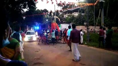 ഉത്സവത്തിന് കൊണ്ടുവന്ന ആനയോട് യുവാക്കളുടെ പരാക്രമം; ഉത്സവ കമ്മിറ്റിക്കെതിരെ കേസ്