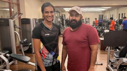 Mohanlal : മോഹൻലാലിനൊപ്പം പി വി സിന്ധു, ഫോട്ടോ ഏറ്റെടുത്ത് ആരാധകര്‍