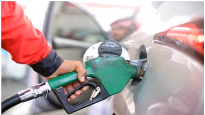 Petrol - Diesel Price Today: ತೈಲ ಬೆಲೆಯಲ್ಲಿ ಮುಂದುವರೆದ ಏರಿಳಿತದ ಹಾವು ಏಣಿ ಆಟ