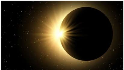 Last Lunar Eclipse 2022- ৮ নভেম্বরের চন্দ্রগ্রহণে দারুণ ভালো পেতে পারে এই চার রাশি, থাকতে হবে সতর্ক