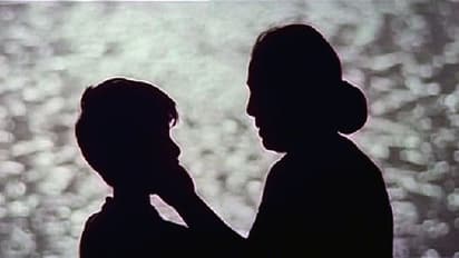 അച്ഛന് മരിച്ചാല് കുട്ടിക്ക് നല്കേണ്ട കുടുംബപ്പേര് അമ്മയ്ക്ക് തീരുമാനിക്കാം: സുപ്രീംകോടതി