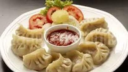 മൊമോസ് തീറ്റമത്സരം ദുരന്തമായി, 25 കാരന് ദാരുണാന്ത്യം; വിഷം കൊടുത്തതെന്ന് പിതാവ്