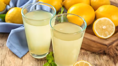 నిమ్మరసాన్ని అతిగా వాడుతున్నారా.. అయితే మీ ఆరోగ్యం ప్రమాదంలో ఉన్నట్టే!