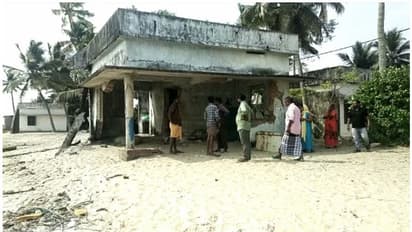 അമ്പലപ്പുഴ കടപ്പുറത്ത് യുവാവ് തലയ്ക്കടിയേറ്റ് മരിച്ചനിലയില്: സഹോദരന് കസ്റ്റഡിയില്