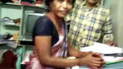 విజయవాడ : భర్తపై కత్తితో భార్య దాడి, ఆపై తనను గాయపరచుకుని